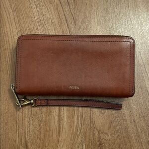 Fossil Logan RFID Zip-Around Leather Wristlet